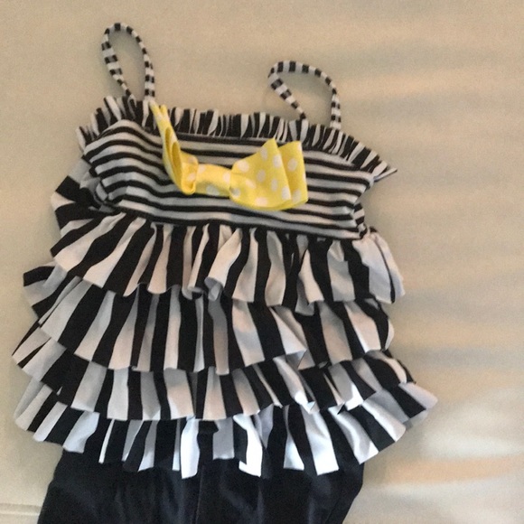 ADORABLE mud pie yellow black and white outfit - Picture 2 of 3